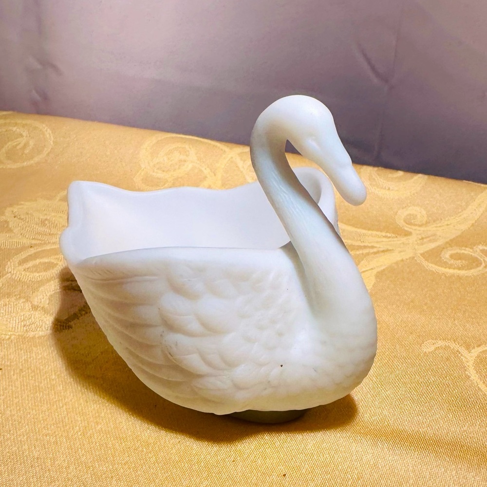 Vintage Mid Century Imperial Milk Glass Swan Mint, Nut, Novelty Dish Bowl - MINT